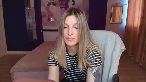 EmilyWalkers online show from 03-19-26, 09:24