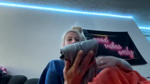 emilywarren296 online show from 09-13-25, 04:07