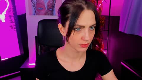Snapshot of emilywiled chatting on 12-13-24, 11:23 Emily online show from 12-13-24, 11:23