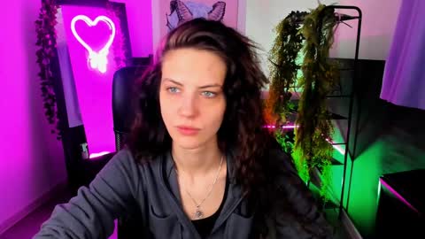 Snapshot of emilywiled chatting on 01-29-25, 05:40 Emily online show from 01-29-25, 05:40