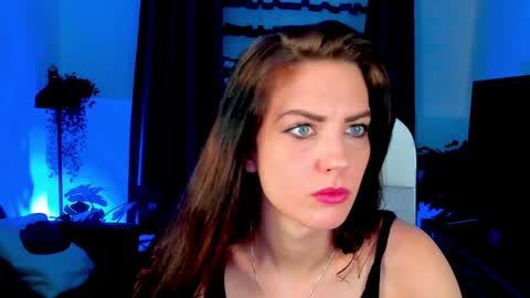 Snapshot of emilywiled chatting on 02-04-25, 09:17 Emily online show from 02-04-25, 09:17