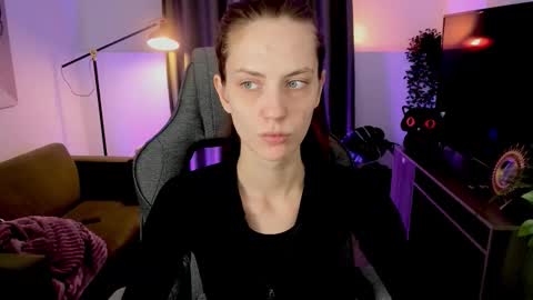 Snapshot of emilywiled chatting on 10-27-25, 08:29 Emily online show from 10-27-25, 08:29