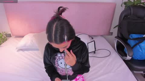 Emily Bank online show from 12-21-24, 04:19