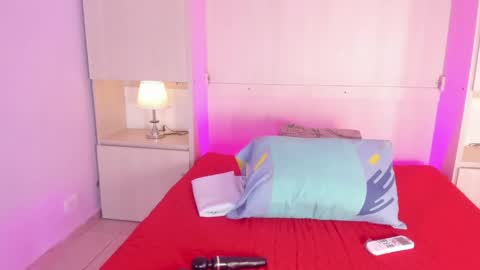Snapshot of emilyystuart chatting on 05-27-26, 03:47 Emily online show from 05-27-26, 03:47