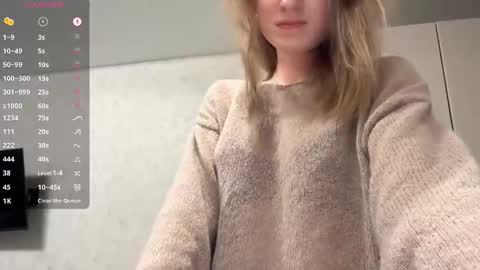 Snapshot of eminemswife chatting on 10-04-25, 10:52 Nadya online show from 10-04-25, 10:52