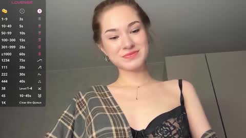 Snapshot of eminemswife chatting on 10-20-25, 12:22 Nadya online show from 10-20-25, 12:22