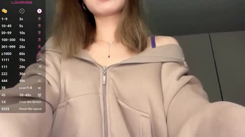 Snapshot of eminemswife chatting on 10-21-25, 12:22 Nadya online show from 10-21-25, 12:22