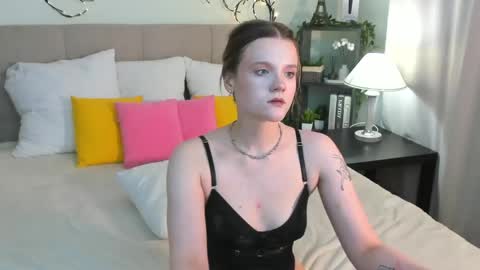 Snapshot of emma__peach chatting on 04-25-26, 01:41 emma__peach online show from 04-25-26, 01:41