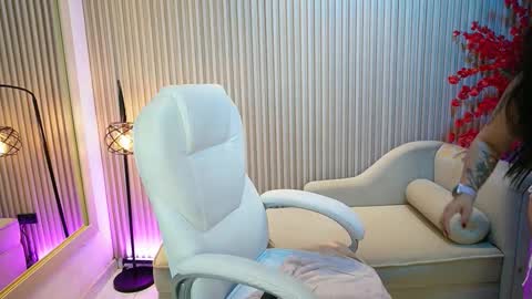 emma__walkerr_ online show from 09-19-25, 07:25