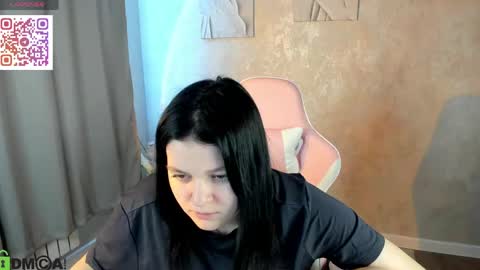 Emma online show from 04-28-26, 02:27