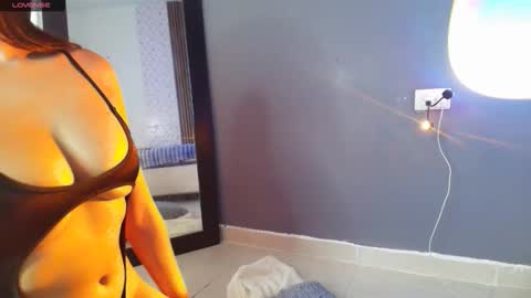 emma_and_aysha online show from 11-11-25, 10:32