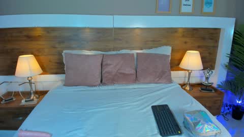 Snapshot of emma_bakker_ chatting on 01-17-25, 10:44 Emma online show from 01-17-25, 10:44