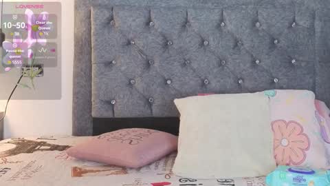 Snapshot of emma_blake__ chatting on 01-06-26, 05:11 Emma online show from 01-06-26, 05:11