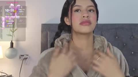 Snapshot of emma_blake__ chatting on 01-09-26, 02:31 Emma online show from 01-09-26, 02:31