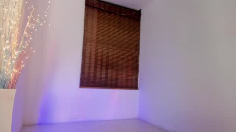 Snapshot of emma_blanco chatting on 12-04-24, 10:13 Emma online show from 12-04-24, 10:13