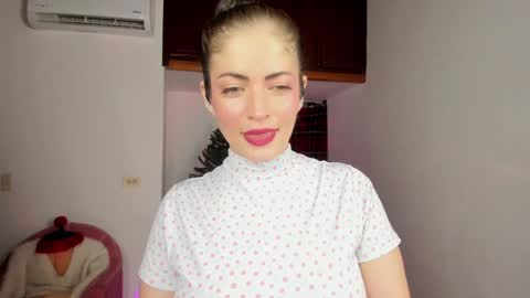 Snapshot of emma_blanco chatting on 12-17-24, 08:01 Emma online show from 12-17-24, 08:01