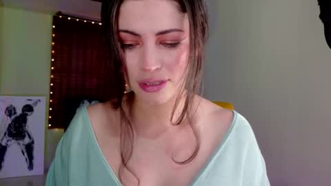 Snapshot of emma_blanco chatting on 10-06-25, 09:01 Emma online show from 10-06-25, 09:01