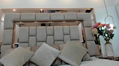 Emma Castillo online show from 10-13-25, 09:37