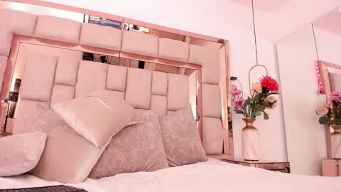 Emma Castillo online show from 12-21-25, 06:09