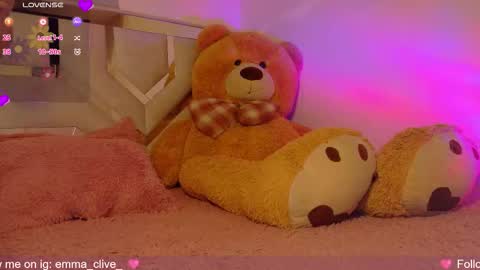 Snapshot of emma_clive chatting on 09-29-25, 11:09 Emma online show from 09-29-25, 11:09