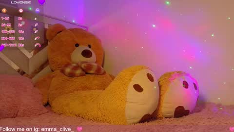 Snapshot of emma_clive chatting on 10-28-25, 02:26 Emma online show from 10-28-25, 02:26