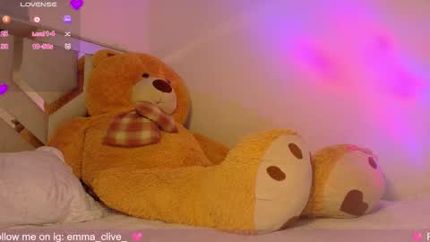 Snapshot of emma_clive chatting on 11-21-25, 03:05 Emma online show from 11-21-25, 03:05