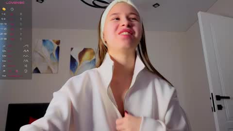 Snapshot of emma_clon chatting on 10-06-25, 06:22 Emma online show from 10-06-25, 06:22