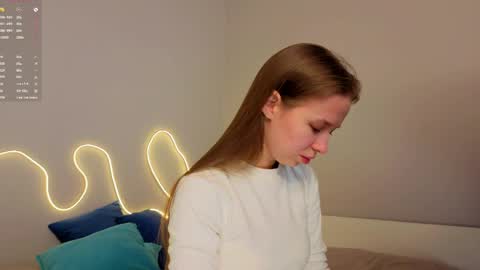Snapshot of emma_clon chatting on 05-02-26, 02:16 Emma online show from 05-02-26, 02:16