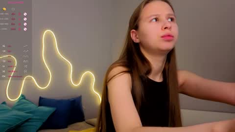Snapshot of emma_clon chatting on 06-08-26, 01:50 Emma online show from 06-08-26, 01:50