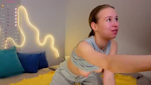 Snapshot of emma_clon chatting on 06-11-26, 01:16 Emma online show from 06-11-26, 01:16