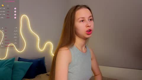 Snapshot of emma_clon chatting on 06-12-26, 01:26 Emma online show from 06-12-26, 01:26
