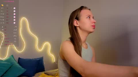 Snapshot of emma_clon chatting on 06-20-26, 01:09 Emma online show from 06-20-26, 01:09