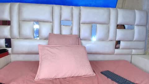 Emma online show from 09-19-25, 03:19