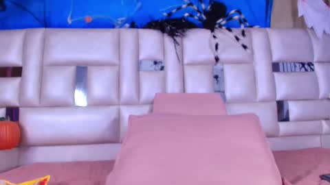 Emma online show from 10-28-25, 03:21