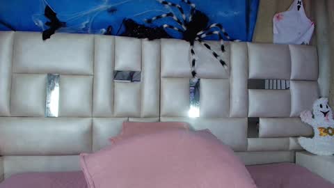 Emma online show from 10-29-25, 03:09