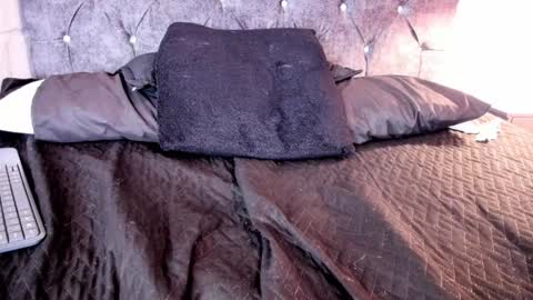 Snapshot of emma_dl2 chatting on 12-24-24, 08:27 emma_dl2 online show from 12-24-24, 08:27