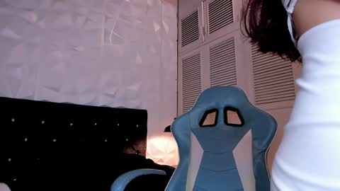 Snapshot of emma_dl2 chatting on 12-26-24, 05:30 emma_dl2 online show from 12-26-24, 05:30