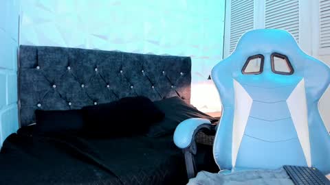 Snapshot of emma_dl2 chatting on 01-16-25, 06:16 emma_dl2 online show from 01-16-25, 06:16