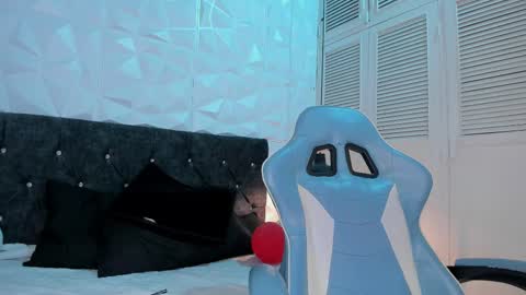 Snapshot of emma_dl2 chatting on 02-27-25, 08:09 emma_dl2 online show from 02-27-25, 08:09