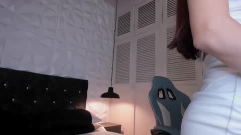 Snapshot of emma_dl2 chatting on 03-09-25, 05:28 emma_dl2 online show from 03-09-25, 05:28