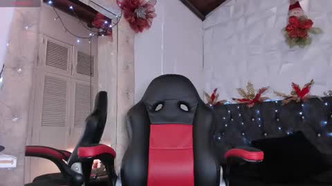 Snapshot of emma_dl2 chatting on 12-15-25, 05:28 emma_dl2 online show from 12-15-25, 05:28