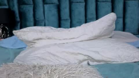 Emma online show from 12-14-25, 01:27