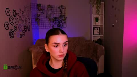 Emma online show from 04-25-26, 01:41