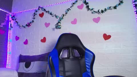 Snapshot of emma_honey__ chatting on 11-21-25, 03:05 Emma Miel online show from 11-21-25, 03:05