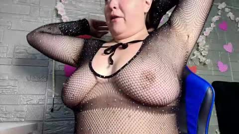 Snapshot of emma_honey__ chatting on 11-28-25, 01:30 Emma Miel online show from 11-28-25, 01:30