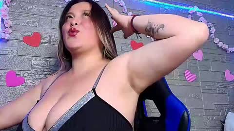 Snapshot of emma_honey__ chatting on 12-15-25, 12:15 Emma Miel online show from 12-15-25, 12:15