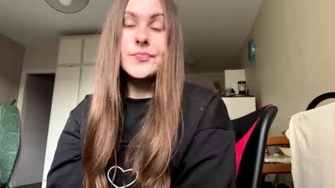 Snapshot of emma_just chatting on 02-11-25, 10:48 emma_just online show from 02-11-25, 10:48