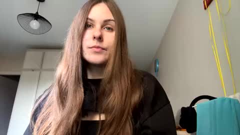 Snapshot of emma_just chatting on 02-15-25, 12:43 emma_just online show from 02-15-25, 12:43