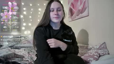 Snapshot of emma_just chatting on 10-14-25, 07:20 emma_just online show from 10-14-25, 07:20