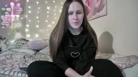 Snapshot of emma_just chatting on 10-17-25, 08:28 emma_just online show from 10-17-25, 08:28